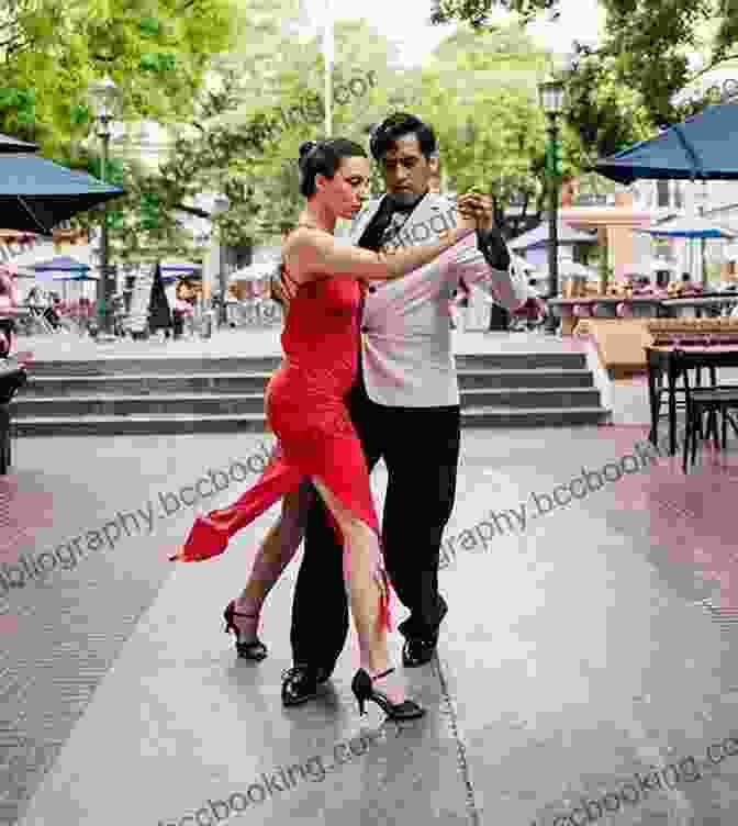 A Couple Dancing The Argentine Tango In A Milonga Tango Spanish: Essential Phrase For Milonga